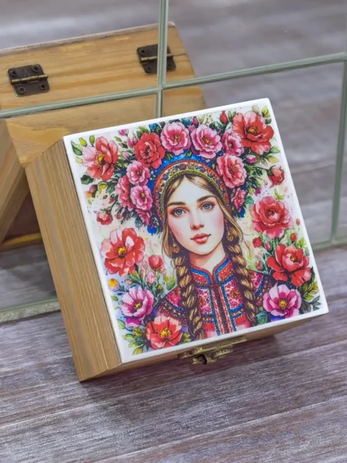 Деревянная шкатулка "Красно-синяя девица"